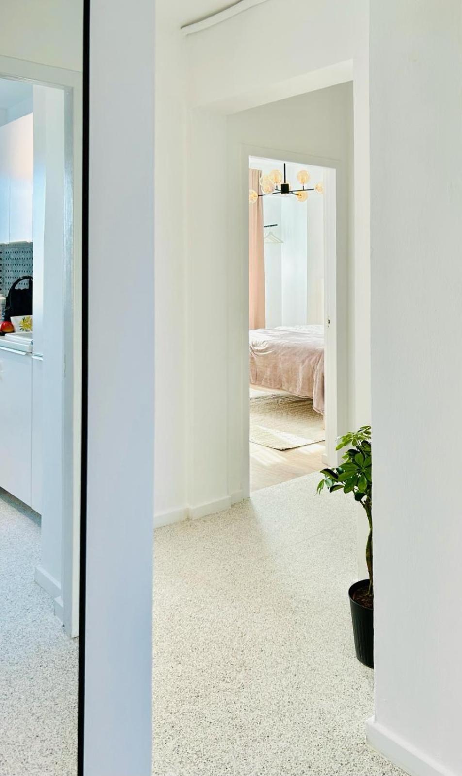 Urban Parkside Retreat Cozy 2-Bed Ap By Metro Apartment Bucureşti Ngoại thất bức ảnh