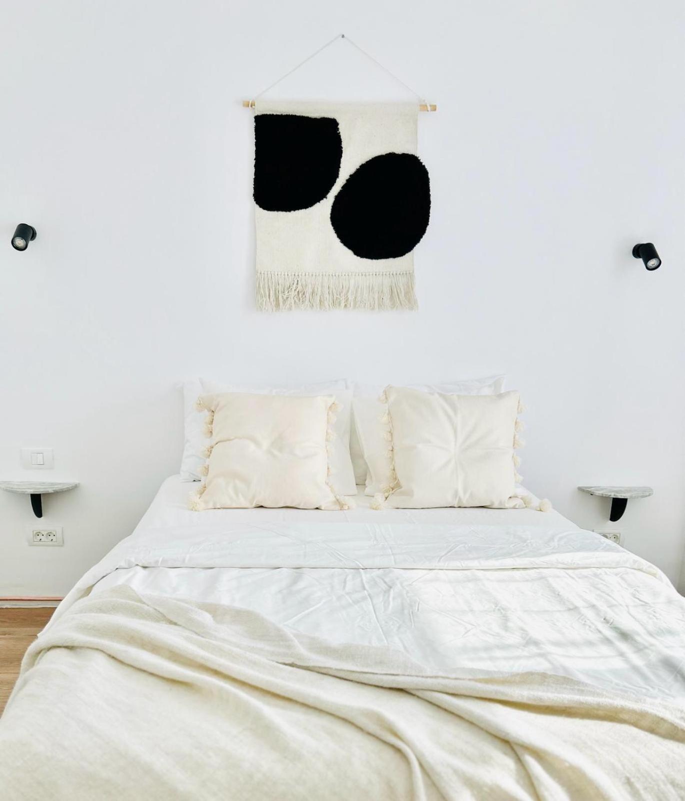 Urban Parkside Retreat Cozy 2-Bed Ap By Metro Apartment Bucureşti Ngoại thất bức ảnh