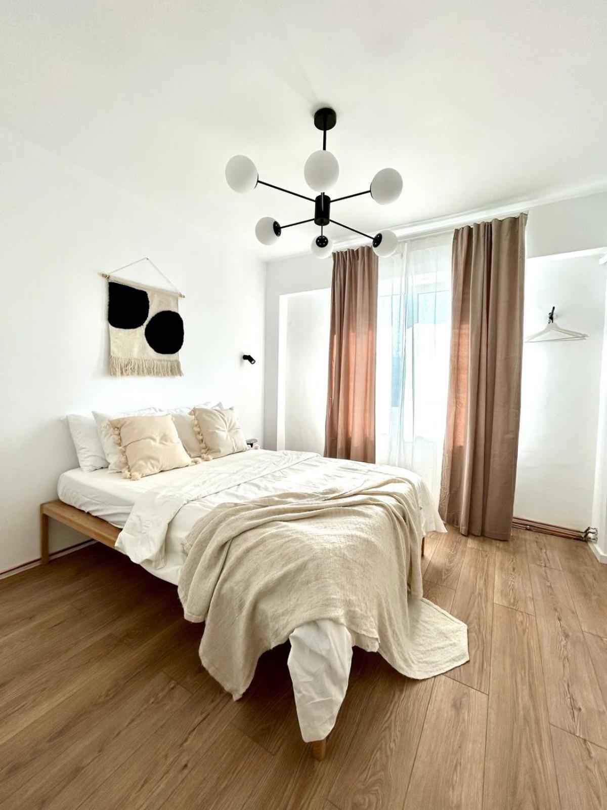 Urban Parkside Retreat Cozy 2-Bed Ap By Metro Apartment Bucureşti Ngoại thất bức ảnh