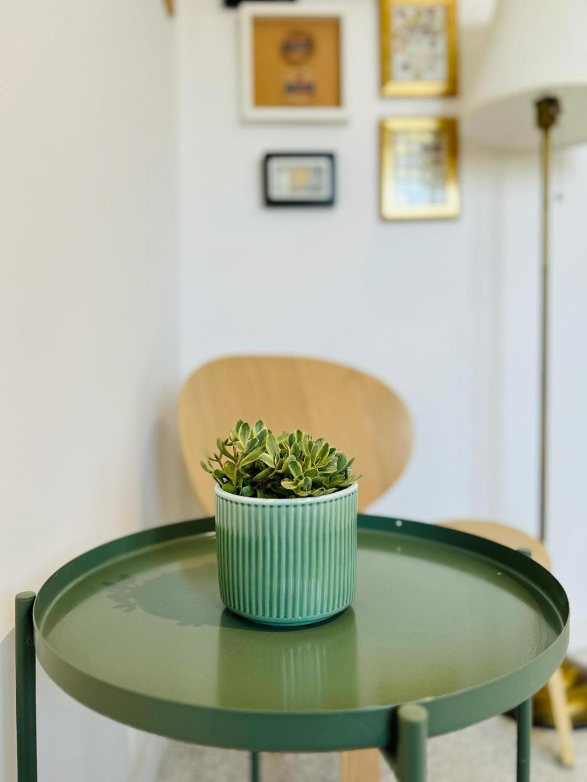 Urban Parkside Retreat Cozy 2-Bed Ap By Metro Apartment Bucureşti Ngoại thất bức ảnh